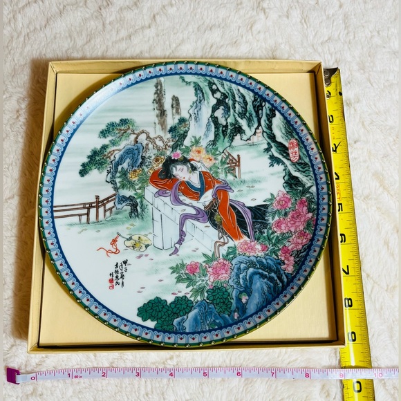 Liwan-the 8th plate in the Beauties of the Red Mansion collecSize 9x9x1 inches. - Picture 2 of 6